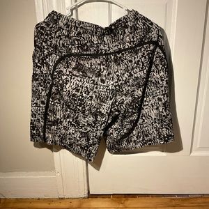Lululemon Pace Breaker 9” Short Size M